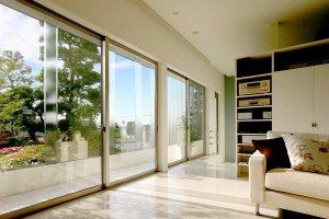 Cortina de vidro japonesa por StudioGreenBlue
