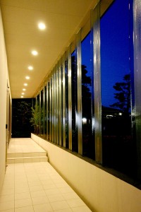 Cortina de vidro japonesa por StudioGreenBlue