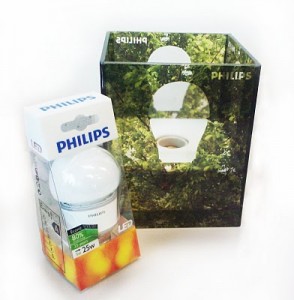 kit composto por uma luminária cubo e uma lâmpada Econic