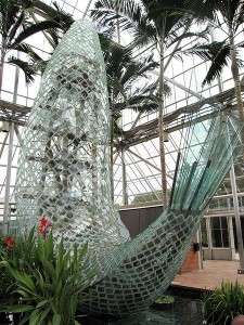 Standing Glass Fish por Frank Gehry