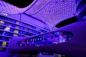 Yas Hotel - Intimidante design em LEDs
