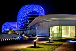 Yas Hotel - Intimidante design em LEDs