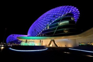 Yas Hotel - Intimidante design em LEDs