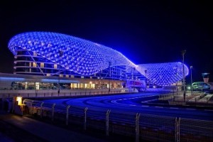 Yas Hotel - Intimidante design em LEDs