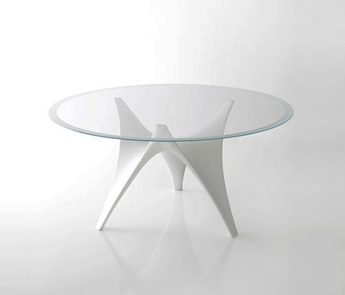 Mesa de vidro Arc por Foster + Partners