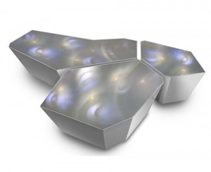 Mesa de vidro Floe com LEDs e cristais, por Tomoko Azumi