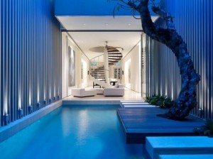 Pastilhas de vidro invadem projetos de piscinas