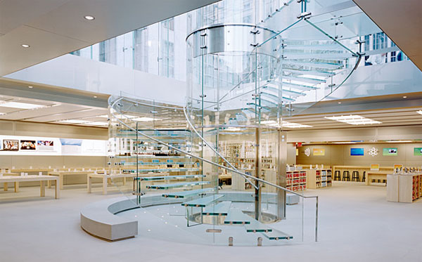 Escada toda em vidro da Apple Store em Nova York