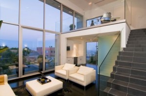 Living com pé-direito duplo projetado pelo arquiteto Marc Canadell
