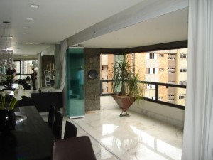 Sistema Cortina de Vidro para fechamento de vãos