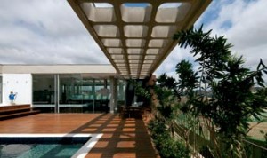 Casa em Nova Lima, MG, por Alexandre Brasil e Paula Zasnicoff