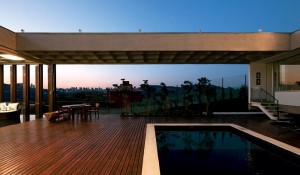Casa em Nova Lima, MG, por Alexandre Brasil e Paula Zasnicoff