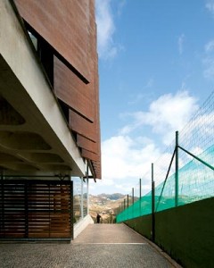 Casa em Nova Lima, MG, por Alexandre Brasil e Paula Zasnicoff