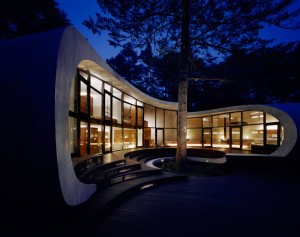Casa Concha em vidro e concreto