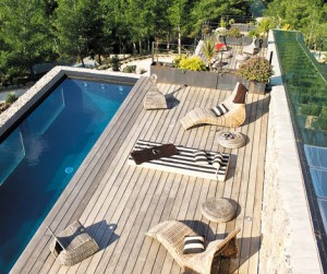 Visores de piscina em vidro laminado, por Rudy Ricciotti