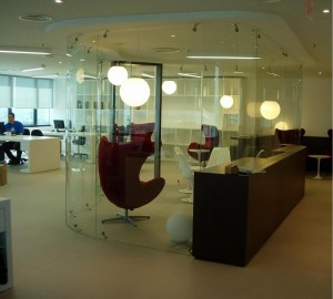 Divisoria em Vidro Curvo - Escritorio da Advocacia Fontava - Projeto da Urbana Arquitetura