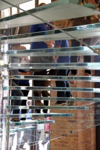 Escada com Piso em Vidro Laminado Temperado - Apple Store Covent Garden - Londres