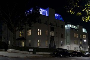 Fachada da Cobertura Interligada por Dois Edificios - Notting Hill - Londres