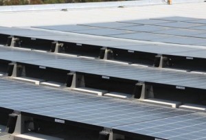 Paineis Solares em Telhado de Edificio