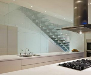 Cozinha Americana de Cobertura Duplex com Vistas para o Lago Michigan. Design de Interiores por Krueck & Sexton