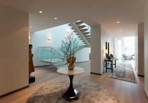 Ambientes Integrados de Cobertura Triplex, em Vancouver, pelo Design de Interiores Robert Bailey
