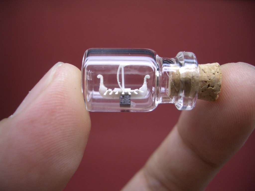 Arte em Pequenas Garrafas de Vidro - Tiny World in a Bottle por Akinobu Izumi