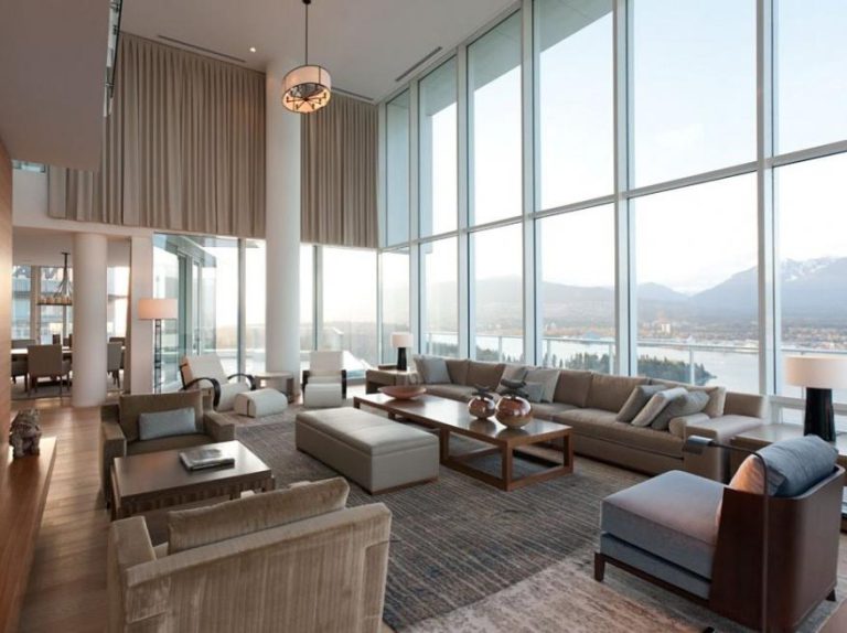 Interiores de cobertura triplex em Vancouver