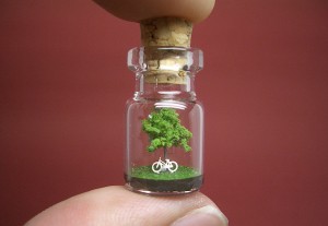 Dioramas em Frascos de Vidro - Tiny World in a Bottle por Akinobu Izumi