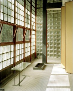 Maison de Verre em Paris - Casa com Fachada em Tijolos de Vidro