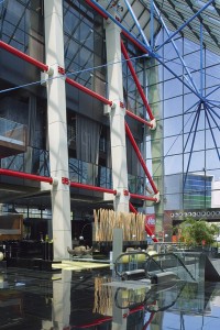 Lobby do Hotel Hesperia Tower em Barcelona por Richard Rogers