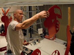 Michael Murphy - Artista Conhecido por suas Esculturas de Vidro em Camadas Sobrepostas