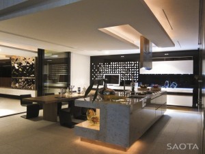 Cozinha Americana - Casa Dakar Sow no Senegal por SAOTA e Antoni Associates