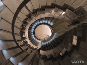 Escada Espiral - Casa Dakar Sow no Senegal por SAOTA e Antoni Associates