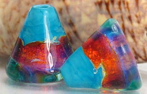 Contas de Vidro Lampwork - Bijuterias de Vidro por Kitty - Opaque Turquoise Cones