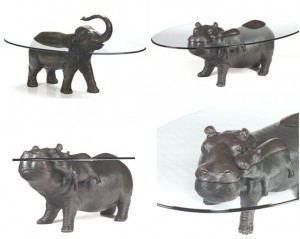 Mesa de Vidro com Esculturas de Animais Selvagens por Mark Stoddart