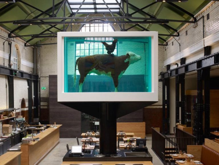 Restaurante em Londres ganha escultura polêmica