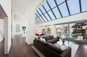 Living de Cobertura Duplex em Manhattan com Paisagismo de Shin Abe