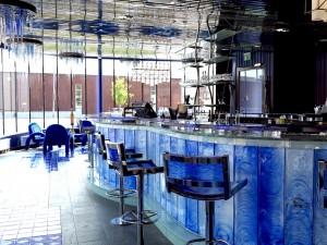 bar-de-vidro-dokosta-boda-art-hotel-em-smaland-o-reino-do-cristal-na-suecia