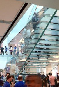 escada-de-vidro-da-apple-store-soho-em-nova-york