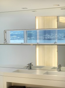 banheiro-em-casa-com-vista-para-lago-de-zurique-por-gus-wustemann