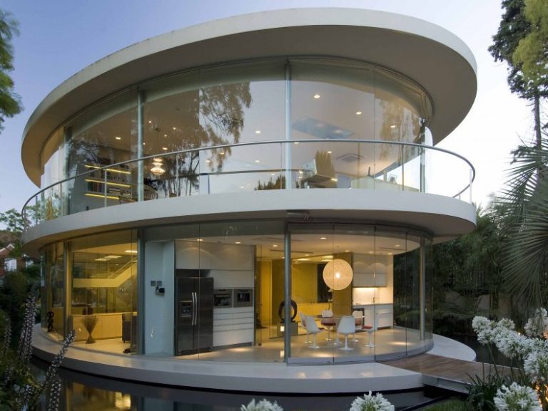 Escritório residencial curvo e transparente