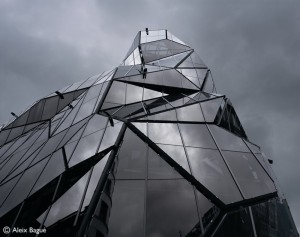 fachada-de-vidro-do-departamento-de-saude-basco-em-bilbao