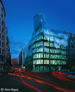fachada-dupla-de-vidro-do-departamento-de-saude-basco-em-bilbao