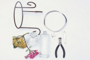 passo-a-passo-lustre-artesanal-com-frascos-de-vidro-para-perfume