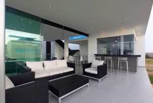 varanda-gourmet-em-casa-de-praia-no-peru-por-gomez-de-la-torre-guerrero