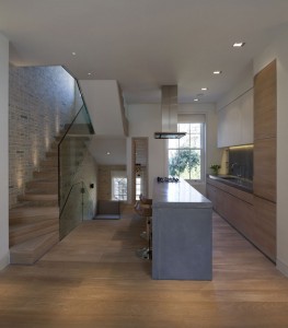 escada-de-vidro-e-madeira-de-loft-em-londres-por-tigg-and-coll