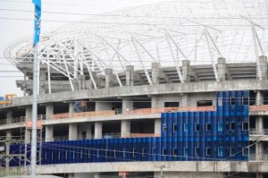 fachada-de-vidro-azul-da-arena-do-gremio