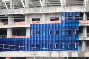 fachada-de-vidro-azul-do-novo-estadio-do-gremio