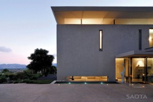 fachada-traseira-de-mansao-modernista-na-cidade-do-cabo-por-saota