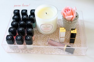 vidros-de-esmalte-na-bandeja-decorada